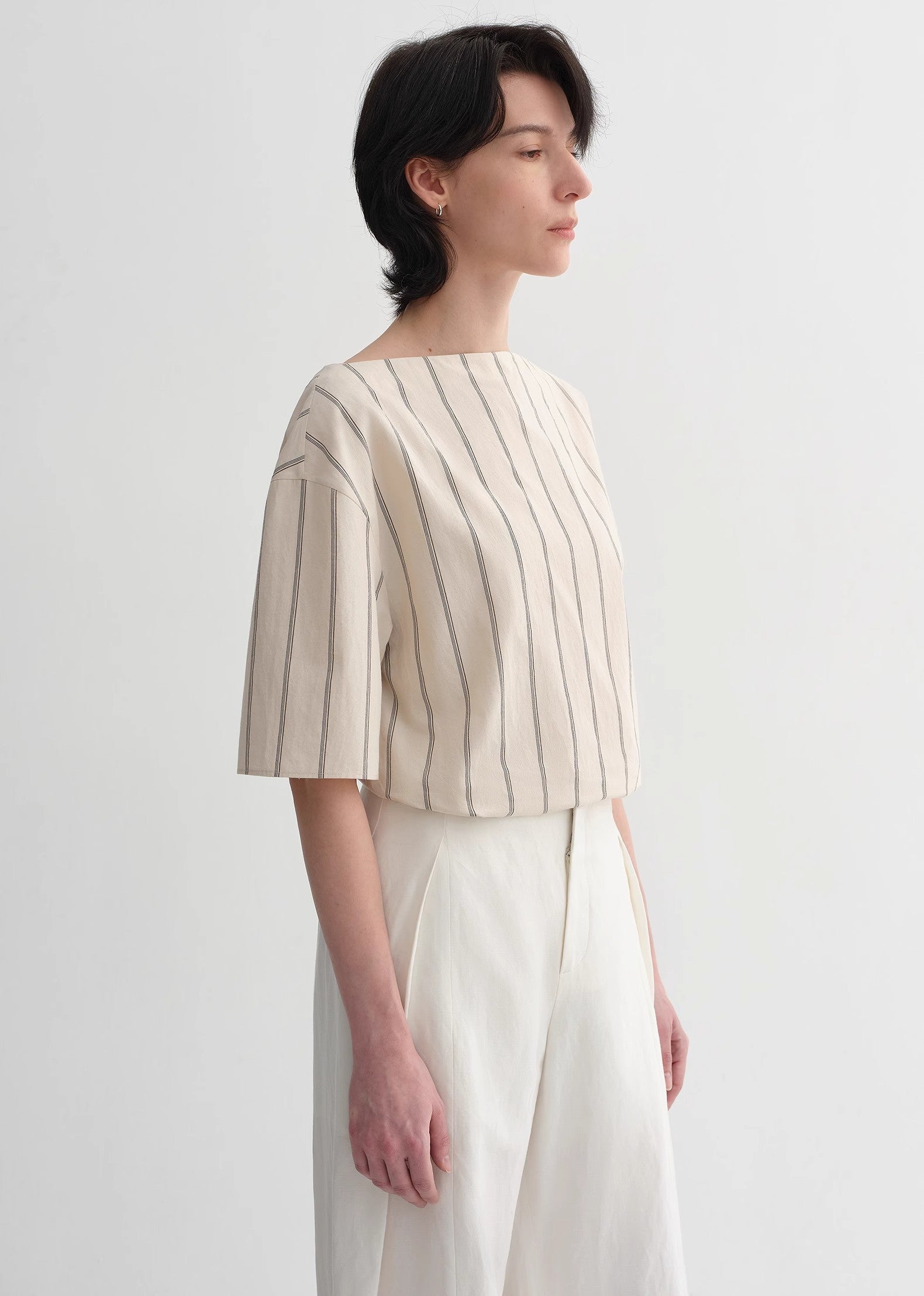 Brown Coeus high-quality cotton jacket featuring a relaxed fit, simple design, and long-staple cotton fabric.