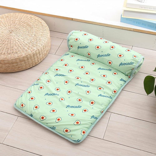 Cooling dog and cat bed by Maroon Asteria, breathable summer pet blanket and blanket, designed for comfort and cooling.