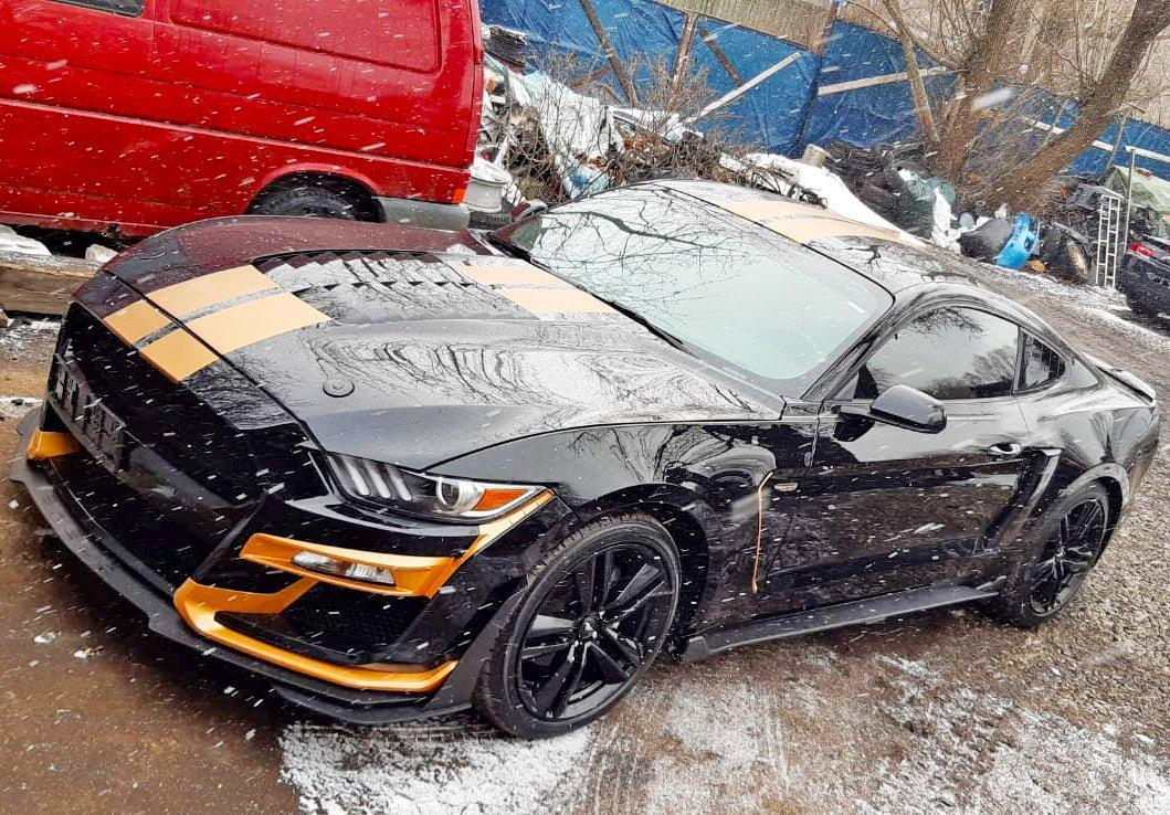 Start2Finish race-inspired car decals, featuring bold, aerodynamic designs for automotive customization and vehicle enhancement.
