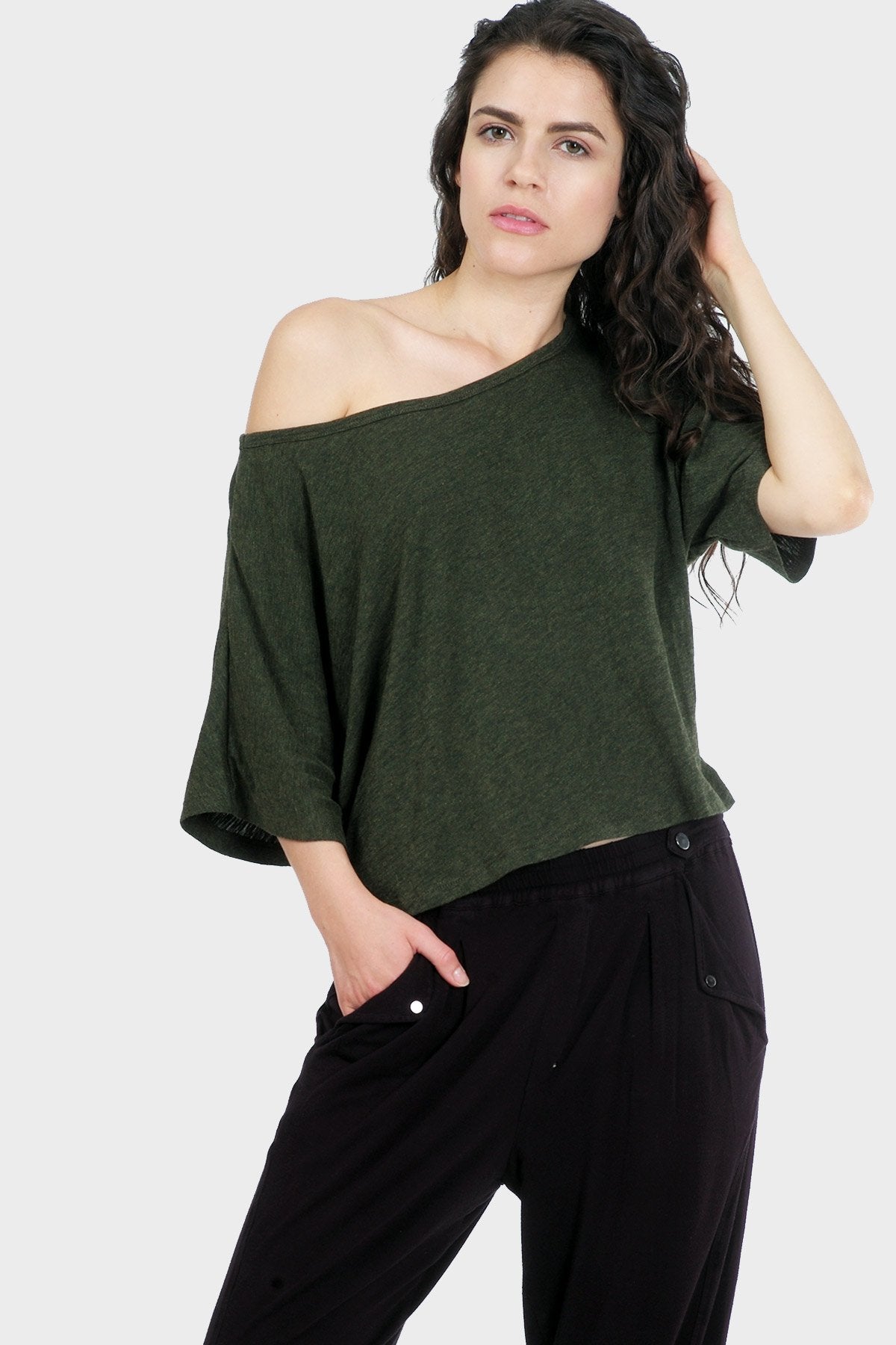 Gold Felix Lumi organic crop top, stylish casual blouse with short sleeves and fitted design, perfect for summer wear.