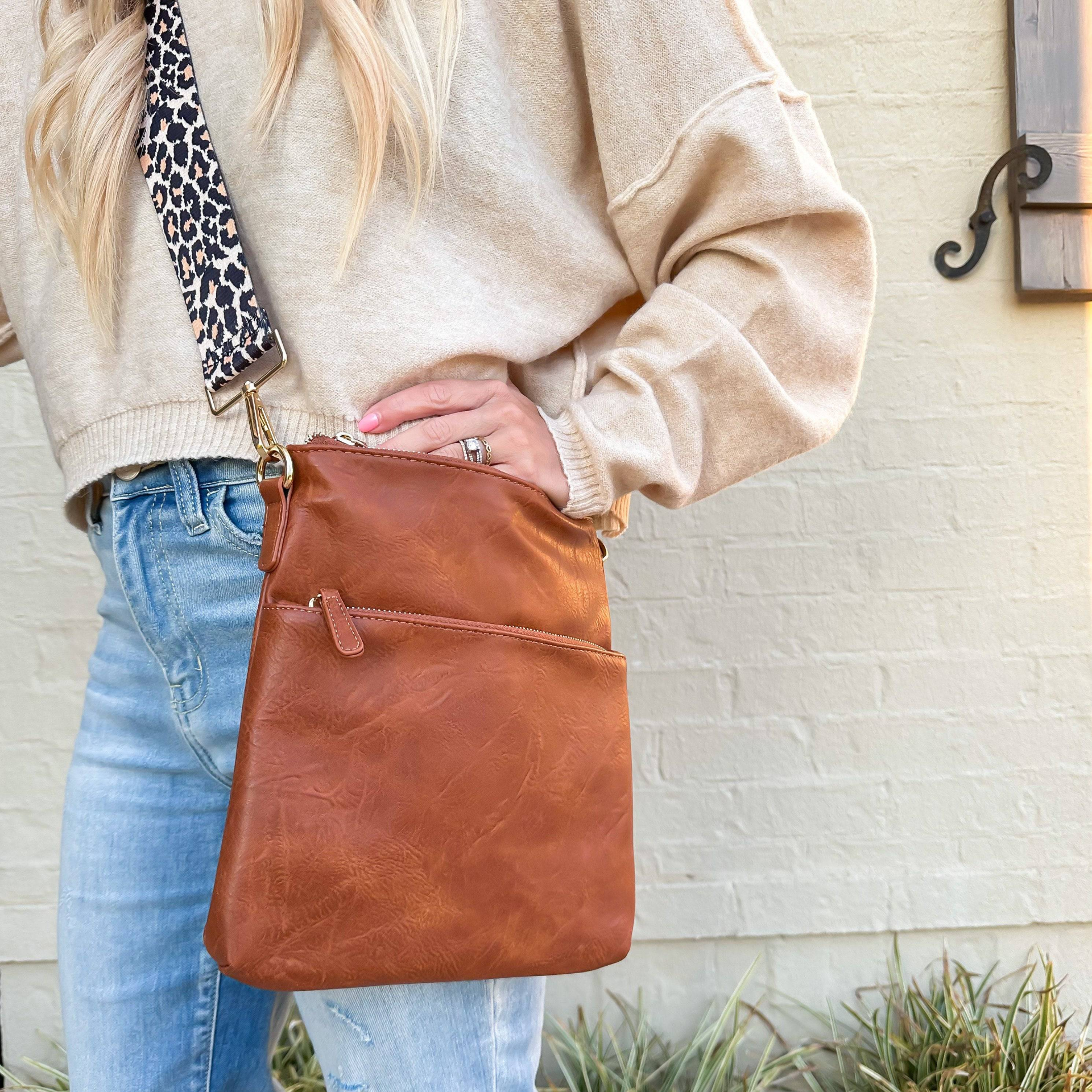 Start2Finish Chloe Crossbody accessory with customizable strap, featuring sleek design and adjustable strap for versatile styling.