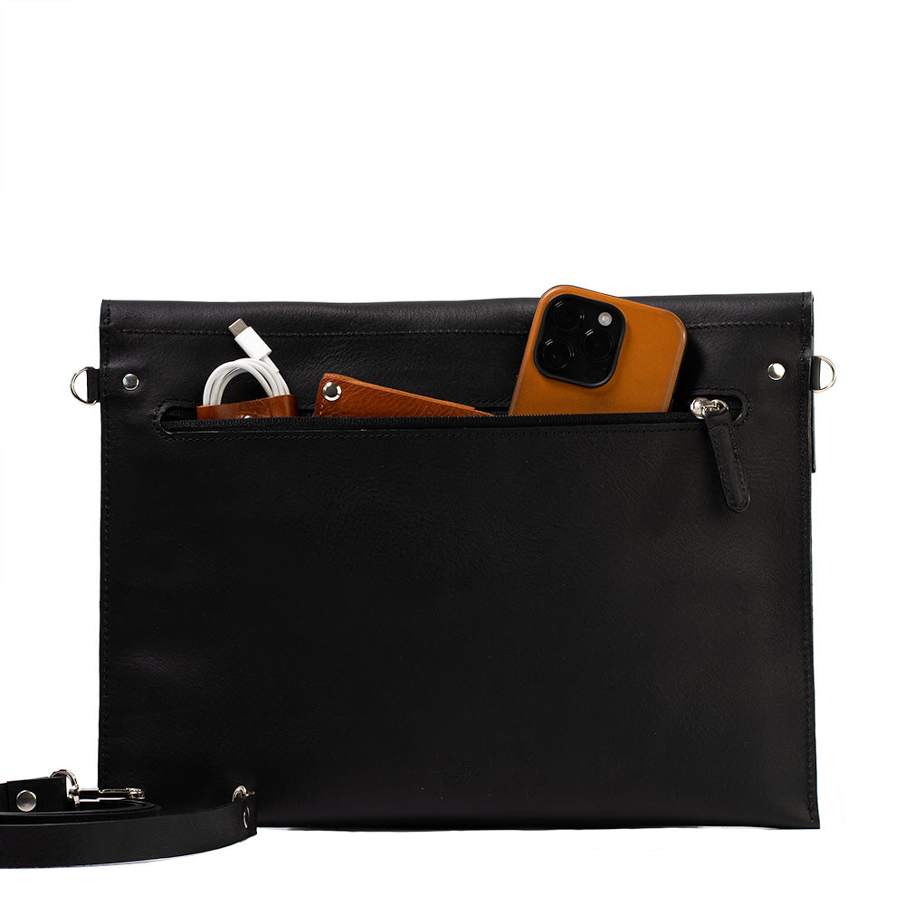Start2Finish leather bag for MacBook with a dedicated pocket for iPad, stylish and functional accessories for tech devices.