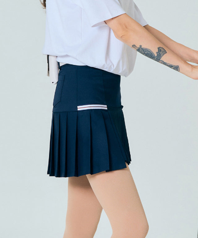 Amethyst Lucy BENECIA 12 asymmetric navy culottes with stylish cut and tailored fit, perfect for modern fashion.