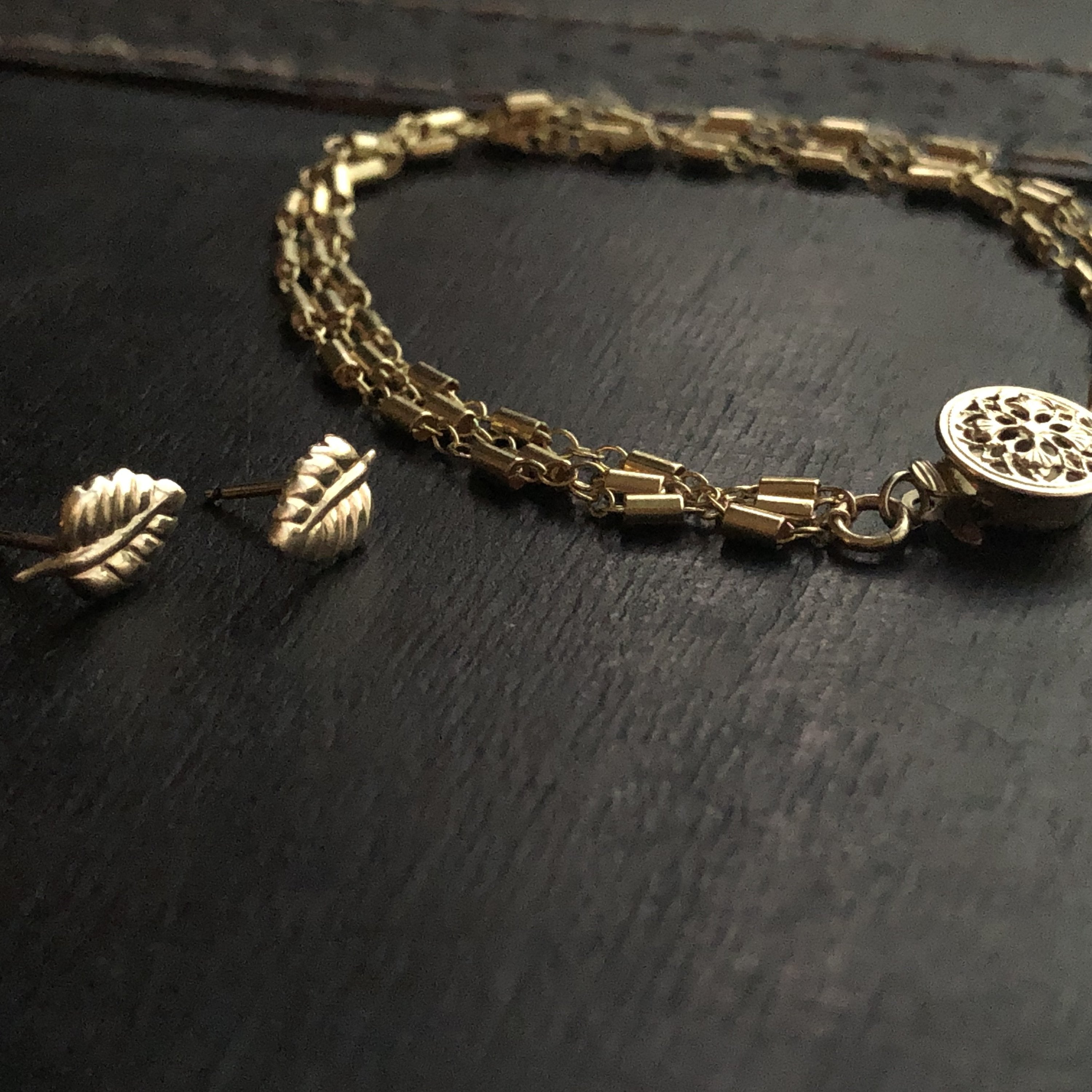 Gold leaf design bracelet from Orange Hermione&