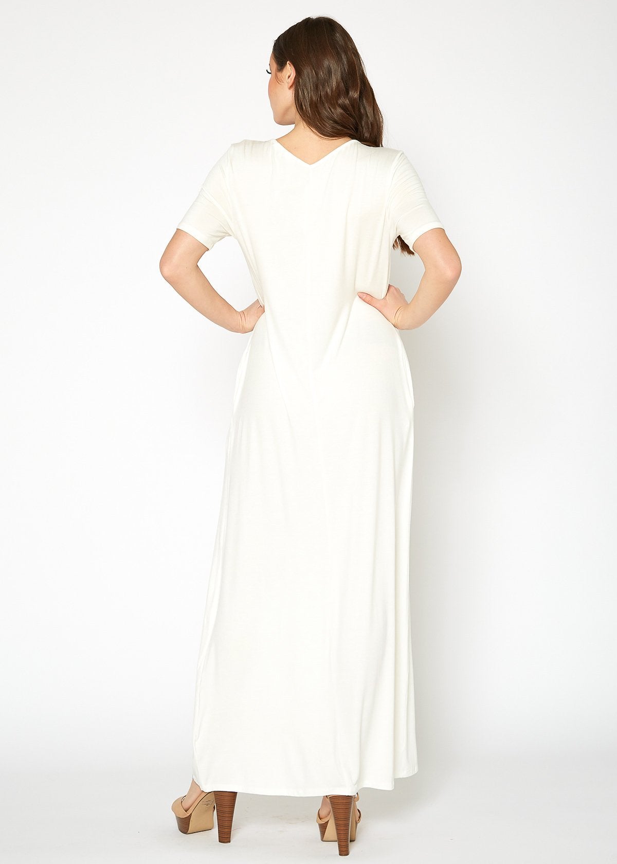 White Lemon Hera V-neck short sleeve maxi dress with pockets, flowing fabric and casual elegant style for women.