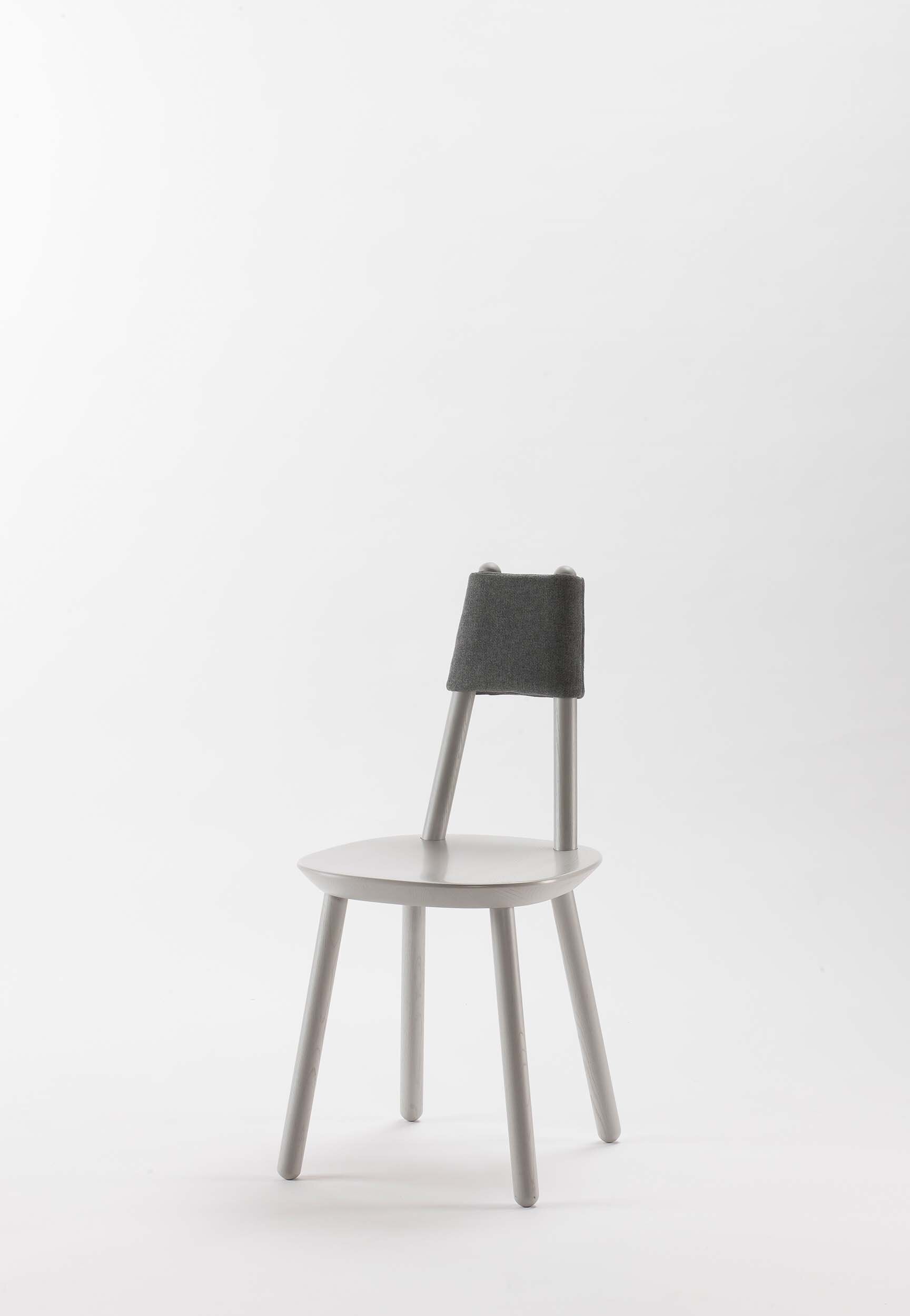 Naïve Aquamarine Poppy dining chair with grey upholstered seat and wooden legs, modern furniture for dining rooms.