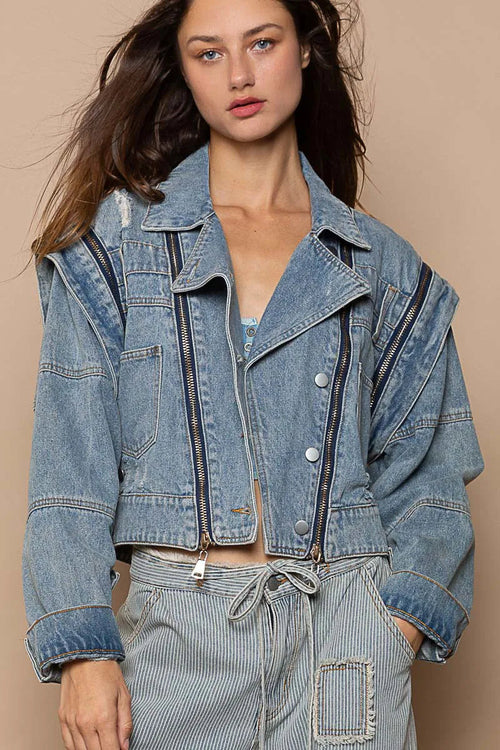 Pear Daisy POL cropped denim jacket with functional zipper detail, showcasing classic blue denim and stylish design.