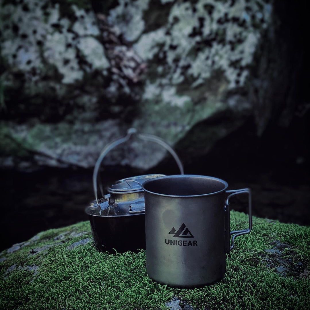 Indigo Eurybia 100% titanium camping cup, 450ml capacity, lightweight and durable for outdoor camping and hiking adventures.