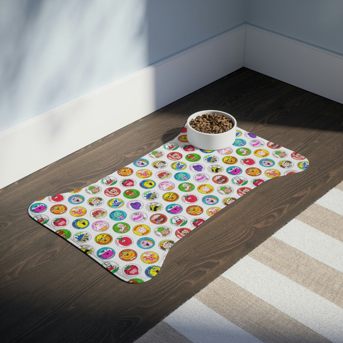 Puce Arrowwood pet feeding mat with colorful paw print design, waterproof and easy to clean for pets&