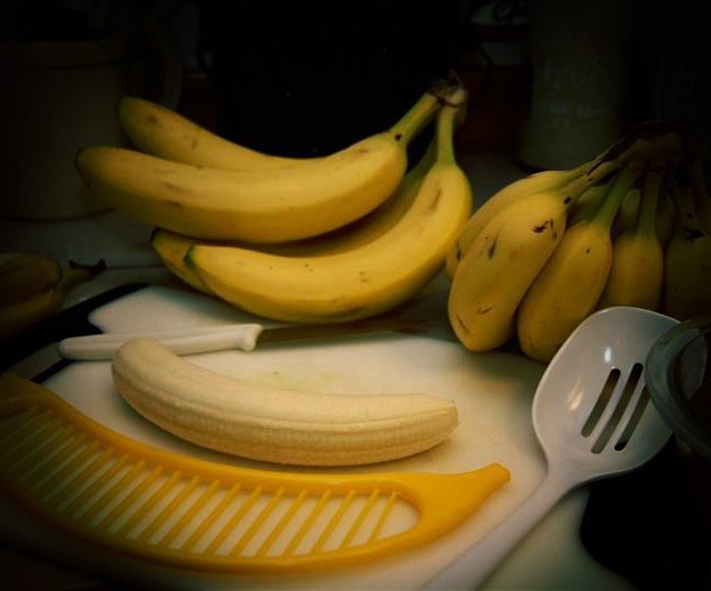Fuchsia Molly banana slicer set with two home decor tools, featuring sleek design for easy banana slicing and presentation.