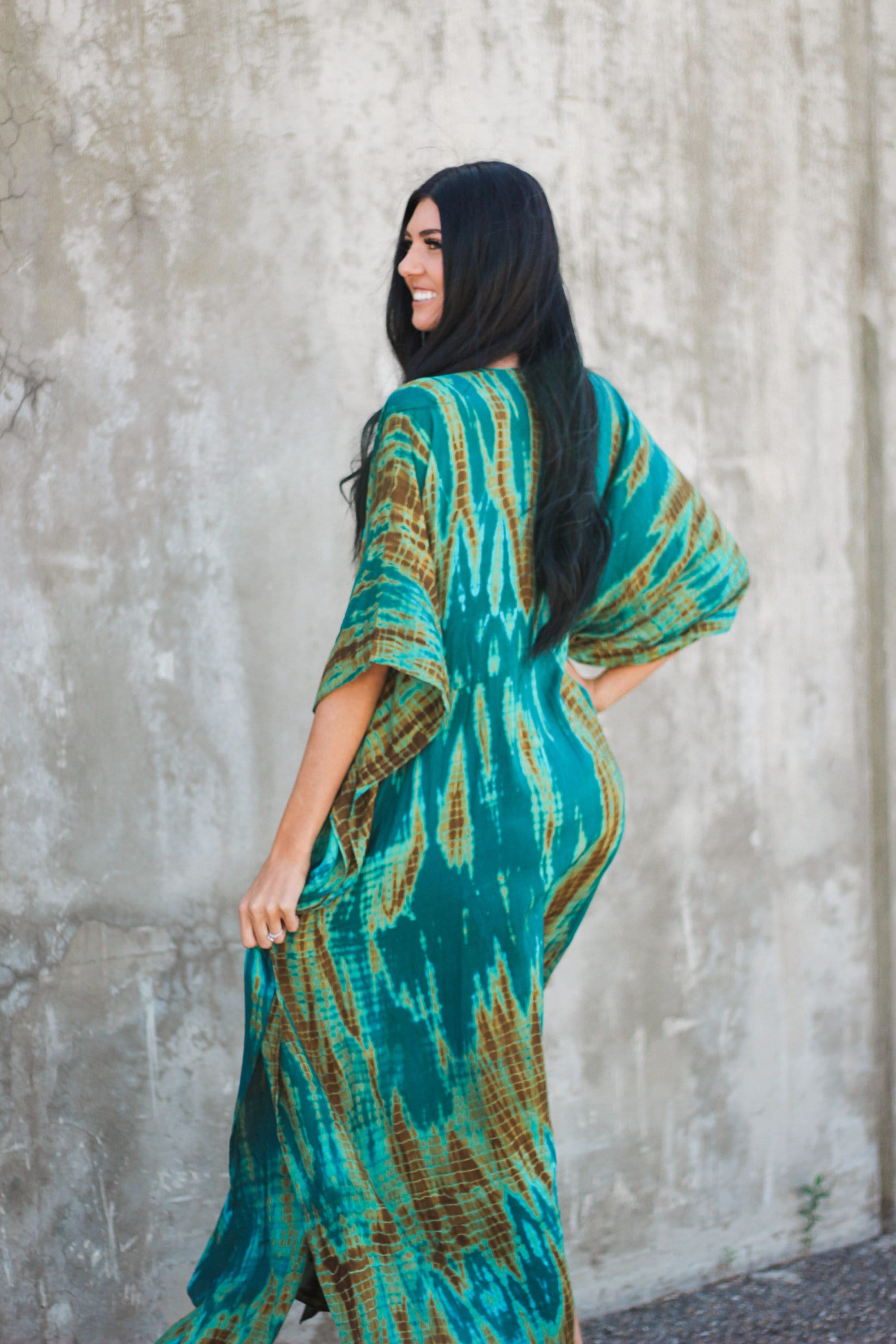 Teal green tie-dyed plus size kaftan dress with pockets by Erin Pontus, flowing fabric and relaxed fit, perfect for casual wear.