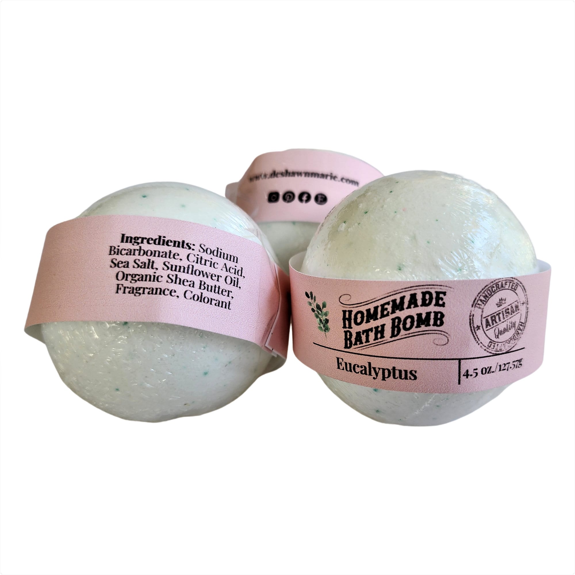 Yellow Shadow eucalyptus bath bomb, vegan bath fizzy with natural ingredients, relaxing bath and spa product.