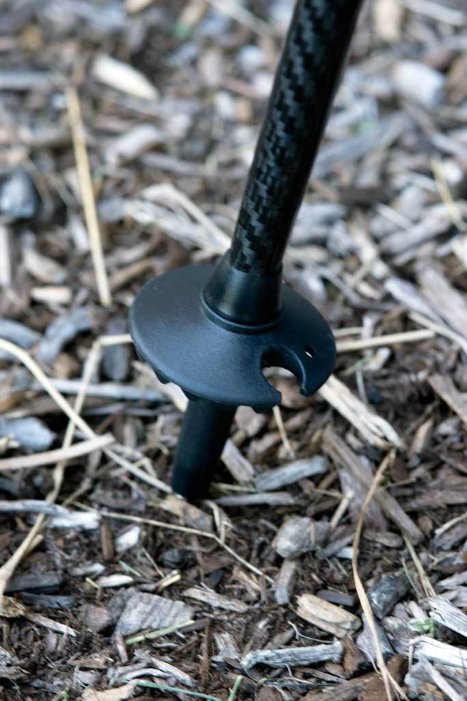 Triangulum trekking poles with 50mm mud and snow baskets, suitable for hiking and camping on rugged trails.