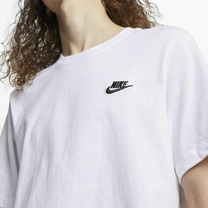 Men’s white Nike short sleeve T-shirt with Nike logo, casual sportswear for men, displayed on a plain background.