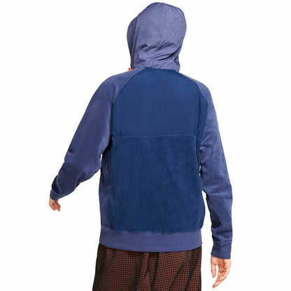Dark blue Nike Sportswear sports jacket with zip closure and athletic fit, suitable for outdoor activities and casual wear.
