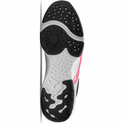 Nike TR 11 black running shoes for adults, featuring lightweight design and breathable mesh for sports and outdoor activities.