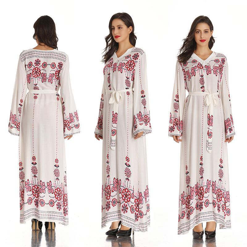 Elegant Muslim ethnic style women&