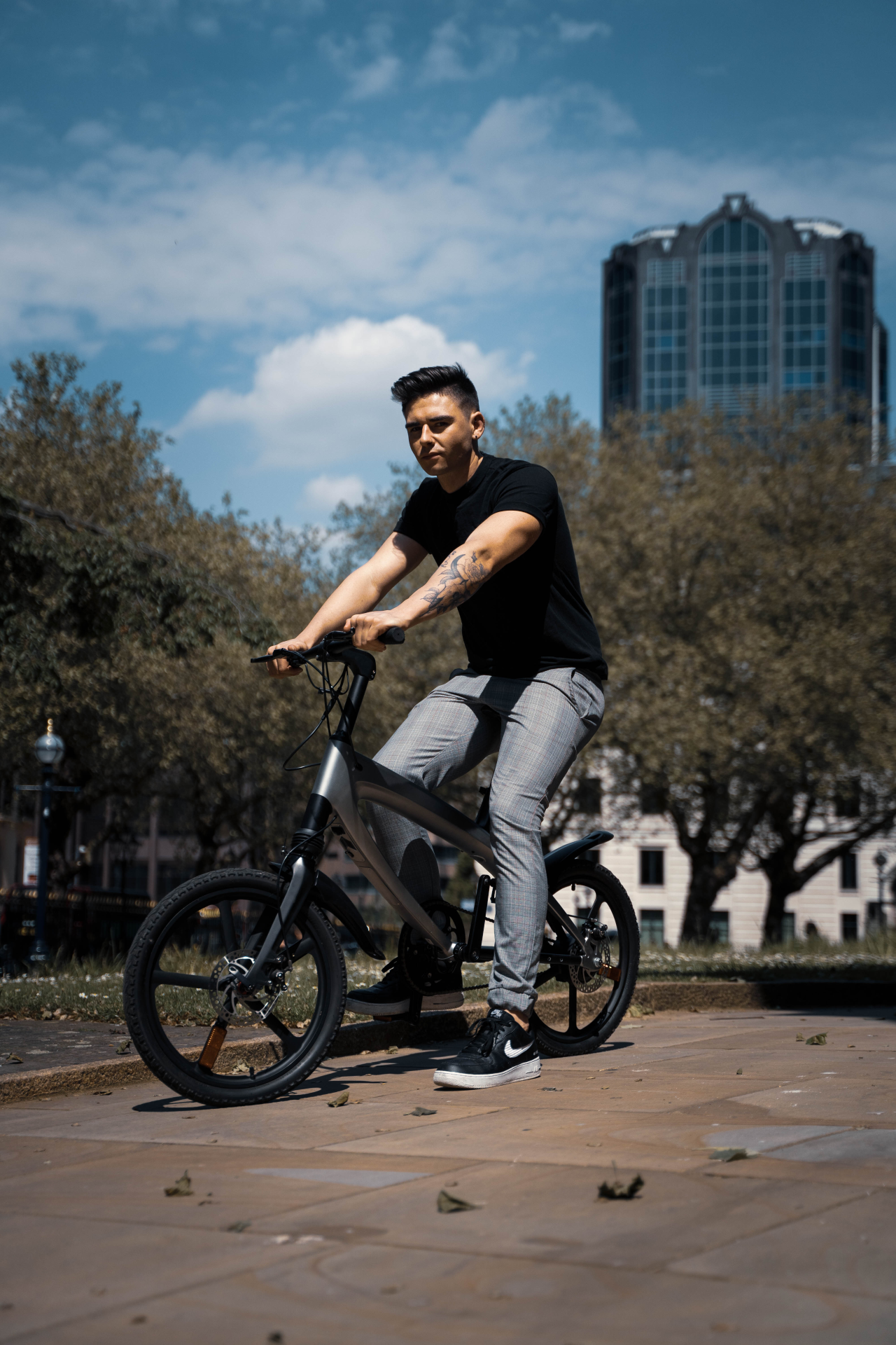 Start2Finish Racing White E-Bike with built-in speakers, Bluetooth, and sleek automotive design, showing the e-bike exterior and features.