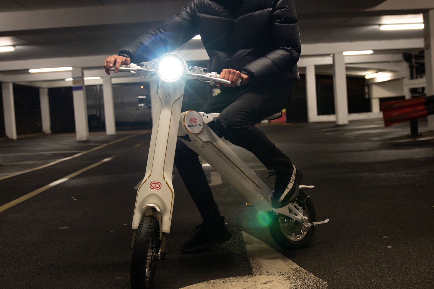 Start2Finish Cruzaa electric scooter in Magno Green with Bluetooth speakers, USB port, 45km range, and 35km/h top speed.