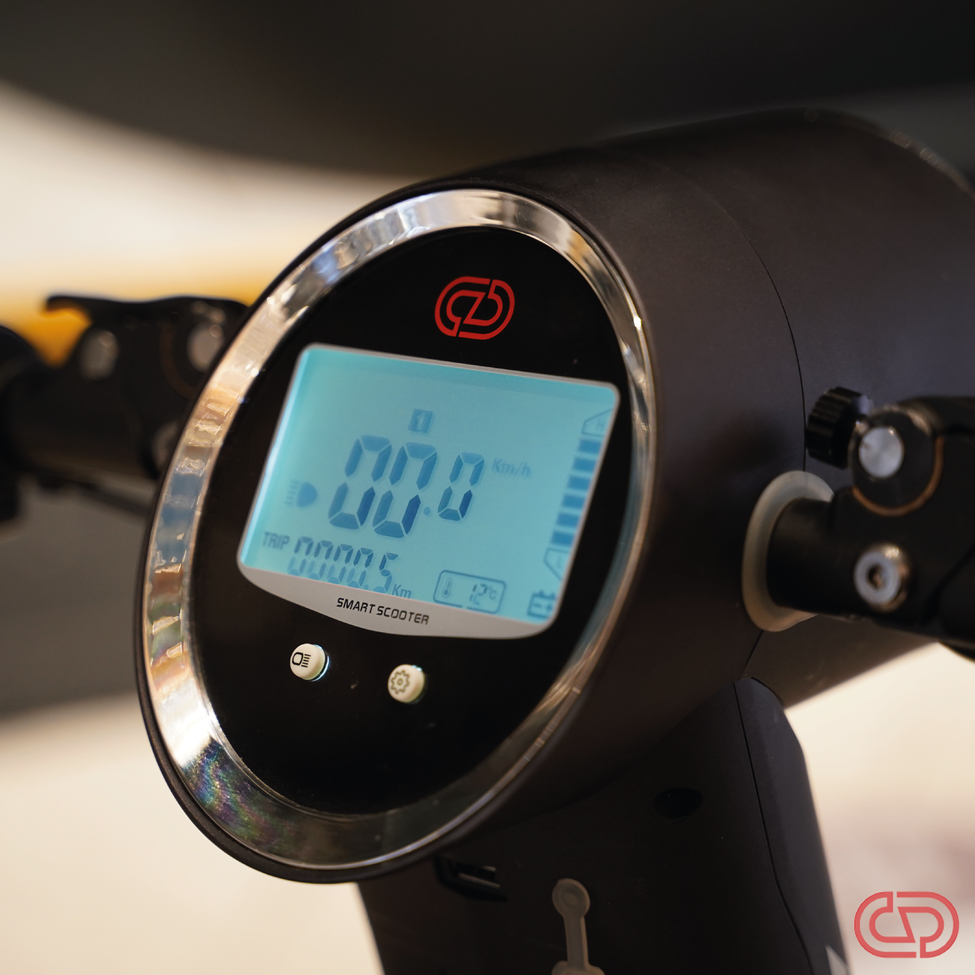 Start2Finish Cruzaa electric scooter with Bluetooth speakers, USB port, 25km/h top speed, and 35km range, shown in the image.