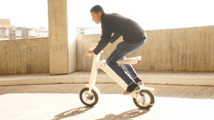 Start2Finish Cruzaa PRO electric scooter in racing white with Bluetooth speakers, USB port, sleek design, 25km/h top speed, and 35km range.