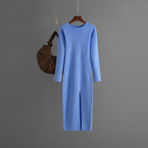 Carmine Juneberry long sleeve knitted backless round neck dress for autumn and winter, featuring a fitted silhouette and cozy fabric.