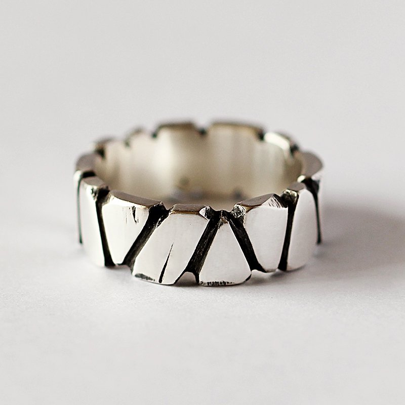 Fuchsia Molly Rock 999 silver ring featuring a bold, smooth band and minimalist design on a plain background.