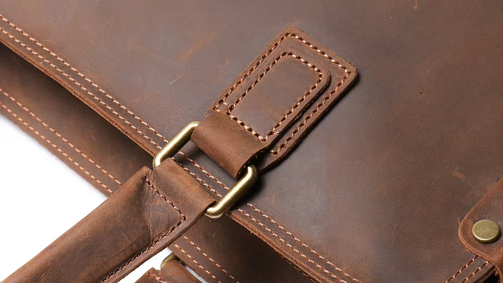 Start2Finish Viggo Briefcase made of genuine leather, featuring a classic messenger bag design with a sturdy handle and adjustable strap.