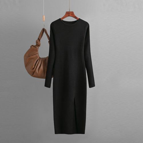 Carmine Juneberry long sleeve knitted backless round neck dress in autumn and winter style, showcasing a cozy, stylish dress design.