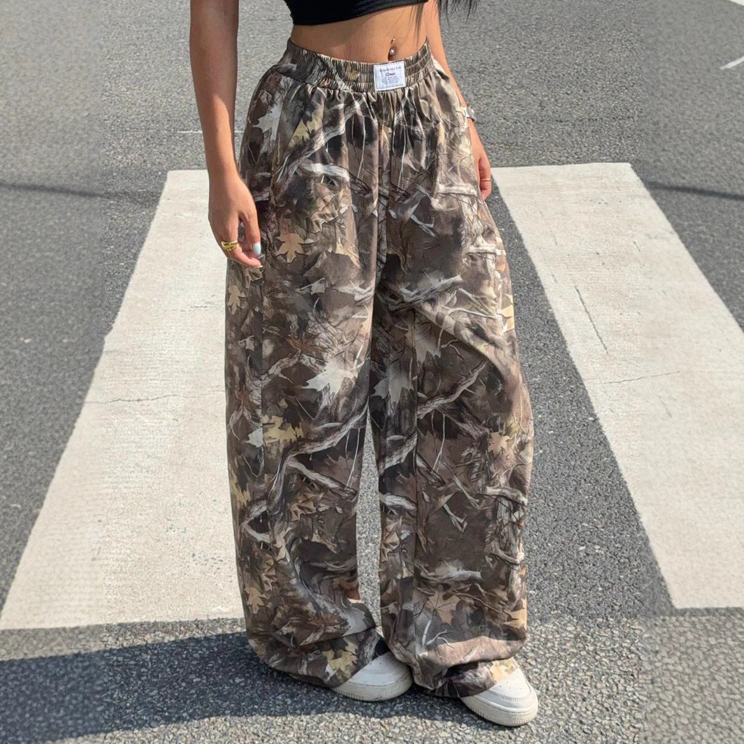 Pear Daisy camouflage casual pants with multiple pockets, hip hop style, suitable for streetwear and casual home or garden wear.