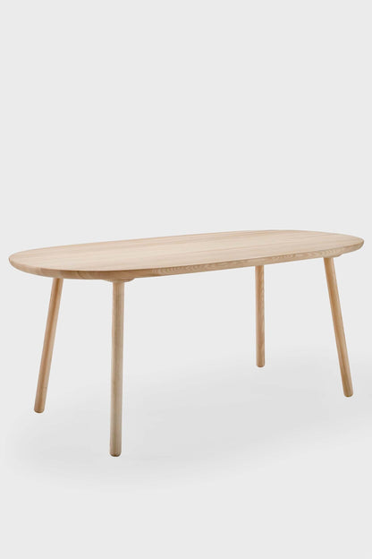 Natural wooden Naïve dining table by Aquamarine Poppy with a 180x90 cm rectangular surface.