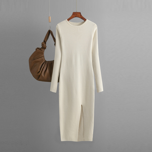 Carmine Juneberry long sleeve knitted backless autumn and winter dress with round neckline, stylish and cozy for cold weather.