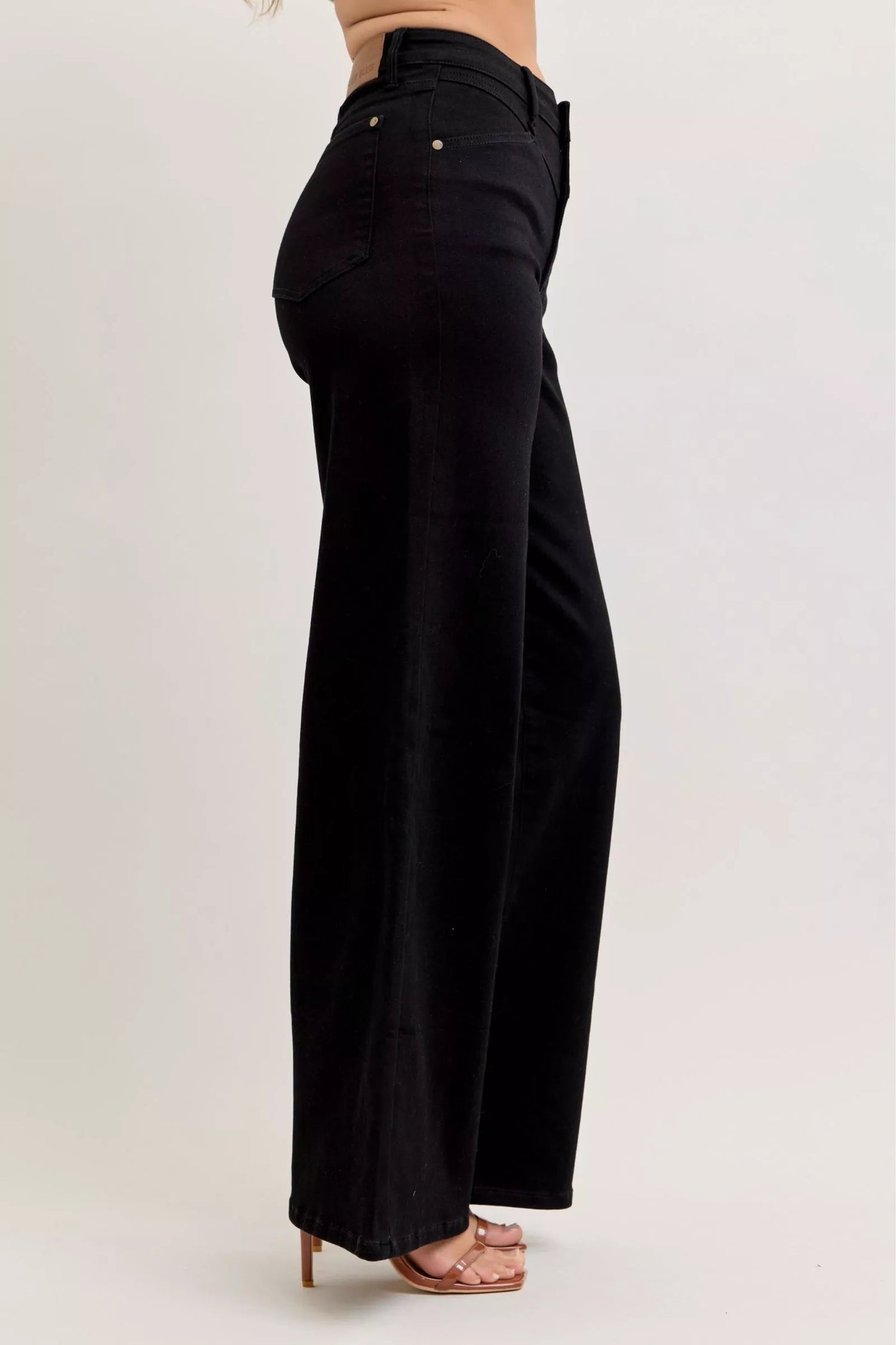 Pear Daisy Judy Blue high-waisted wide-leg jeans, stylish denim pants with a relaxed fit and trendy silhouette.