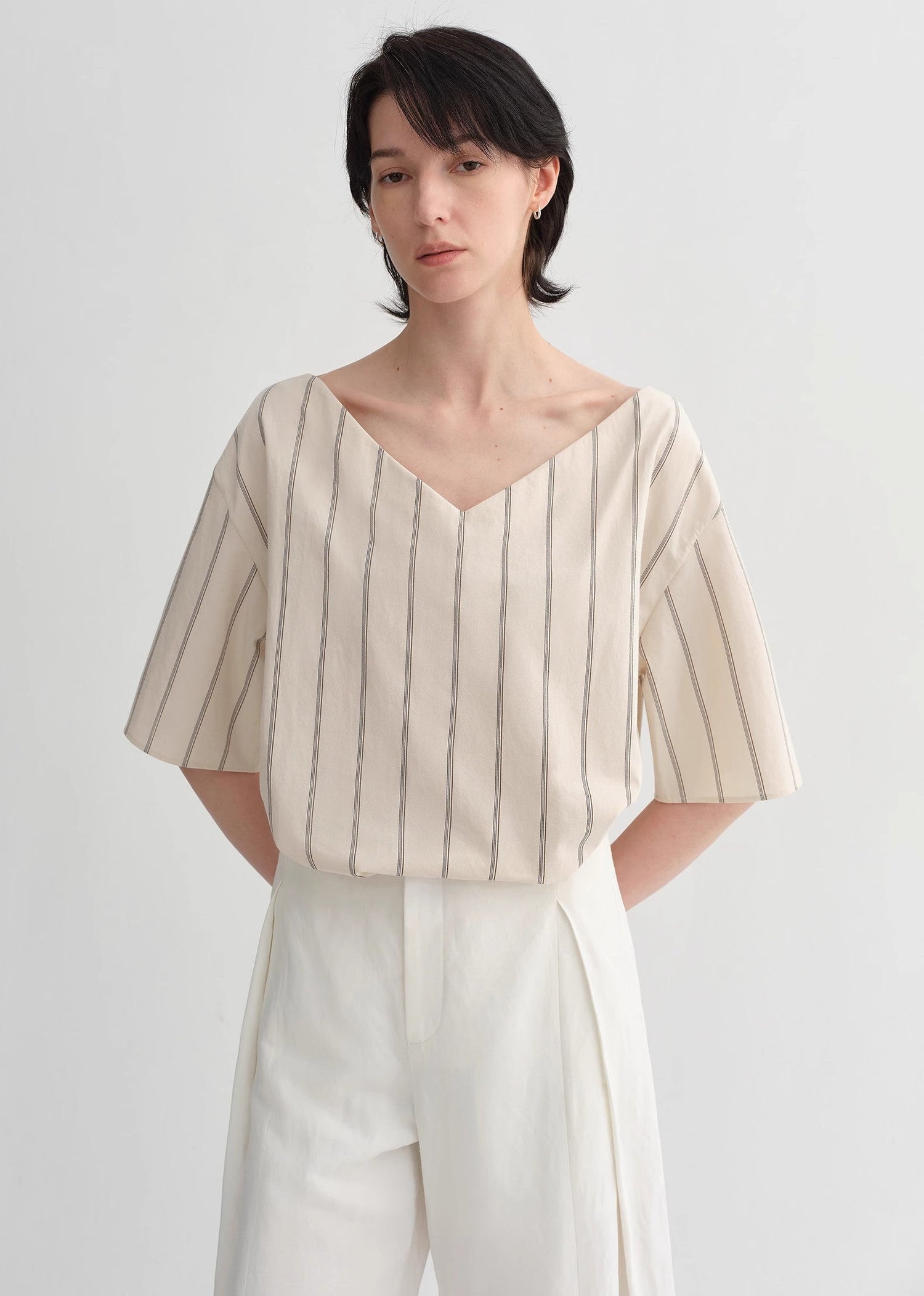 Brown Coeus high-quality cotton jacket with a relaxed fit, simple design, and long-staple cotton fabric, shown on a model.