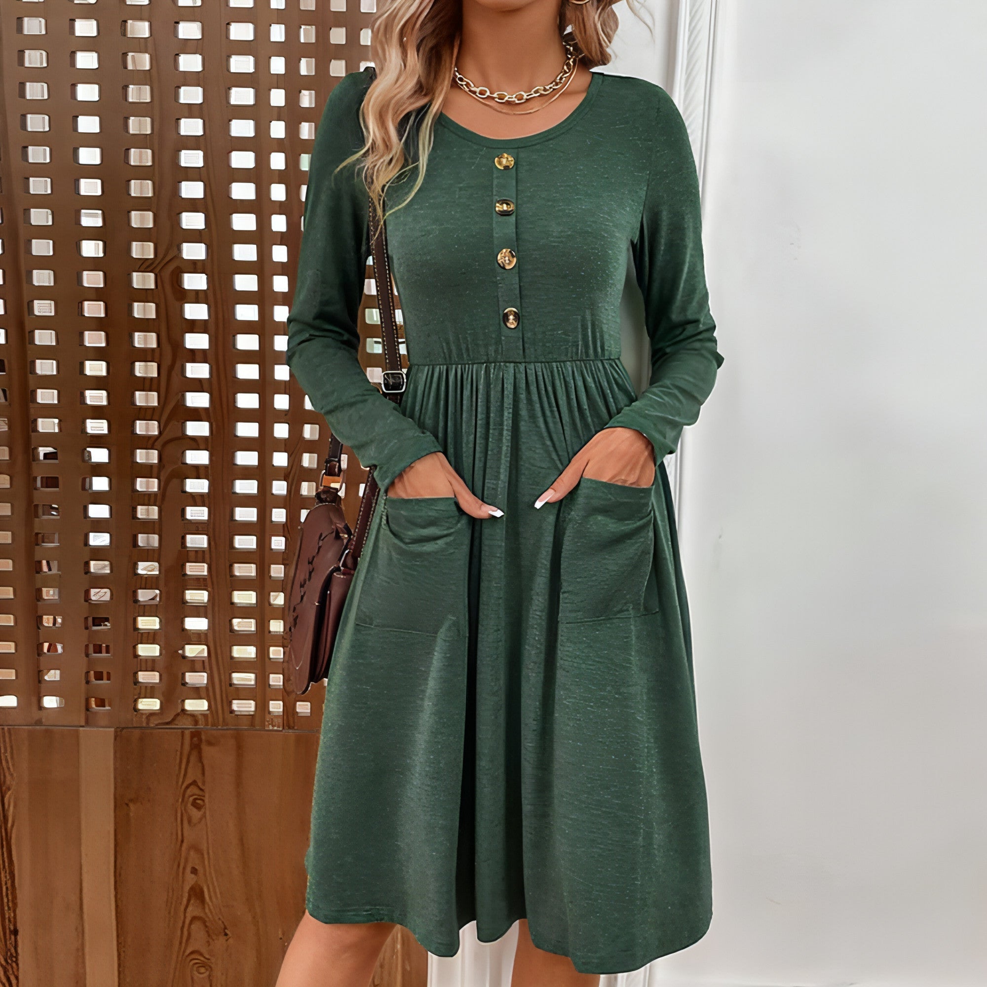 Carmine Juneberry waist-tight knitted long-sleeve dress with round neck, button details, and front pocket, stylish and comfortable.