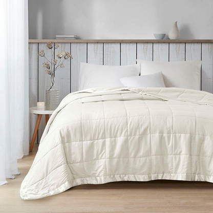 Start2Finish oversized down alternative bedding blanket with satin trim, showcasing soft, plush fabric and elegant satin border.
