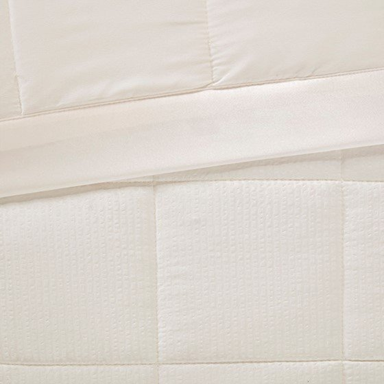 Start2Finish oversized down alternative bedding blanket with satin trim, soft and plush for cozy comfort.