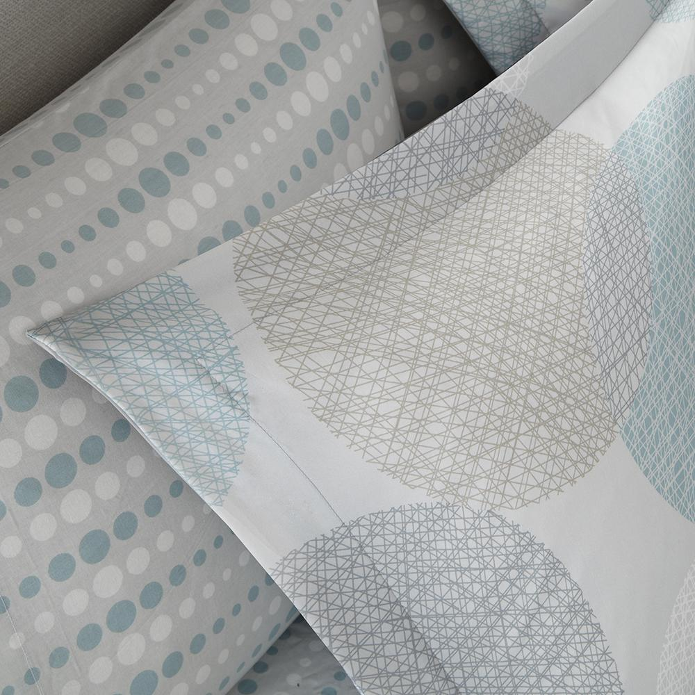 Start2Finish 7-piece comforter set with matching cotton bed sheets, featuring a cozy, stylish bedding ensemble.