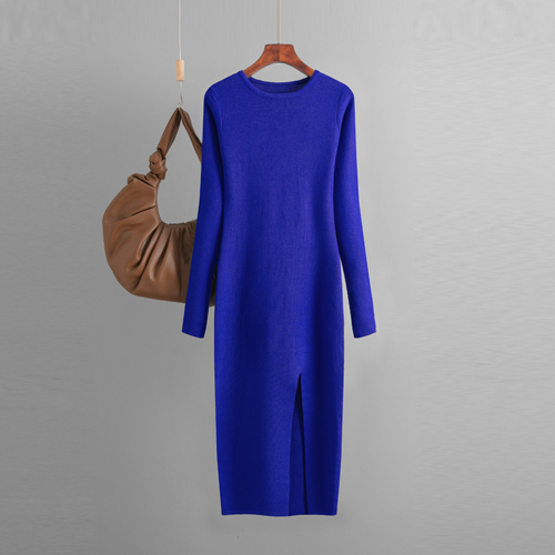 Carmine Juneberry long sleeve knitted backless round neck dress in autumn and winter, featuring a stylish and cozy design.