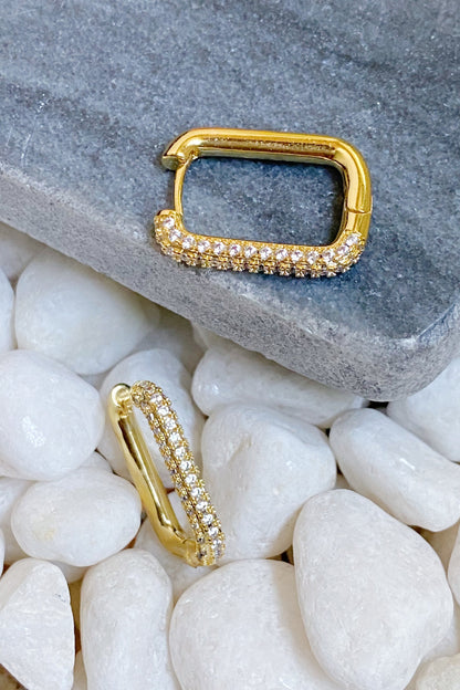 Fuchsia Hercules So Chic hoop earrings in gold-tone metal, stylish jewelry with a sleek, modern design.