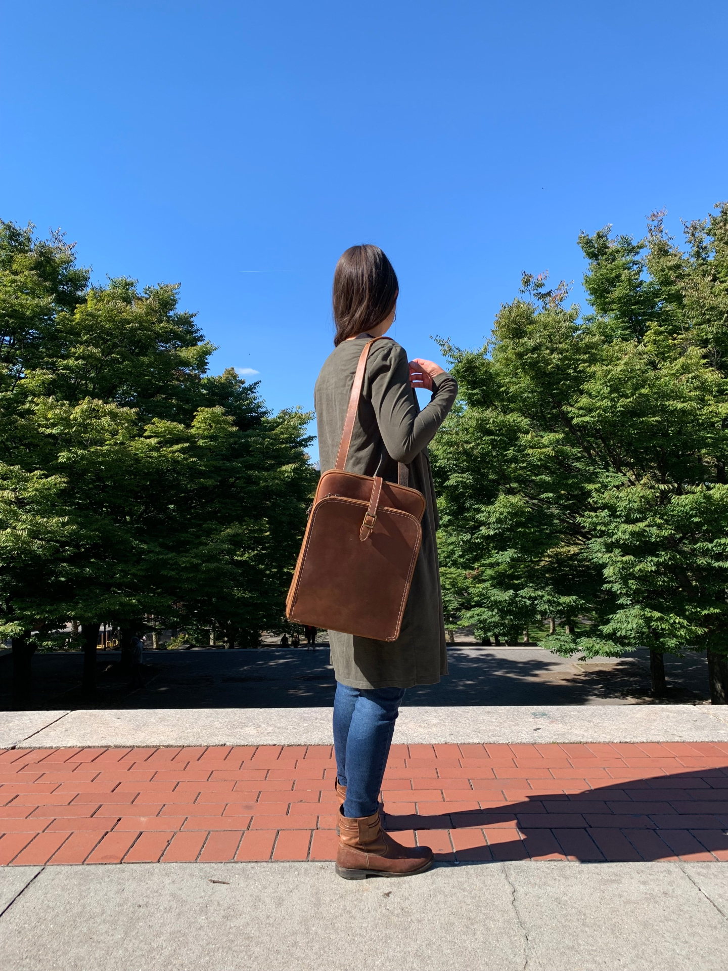 Start2Finish Sachi Leather Backpack for women, small accessory with sleek leather design and adjustable straps.