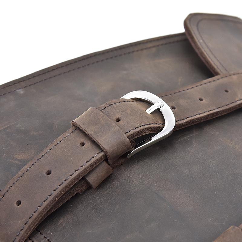 Start2Finish Gustav vintage leather messenger bag with large capacity, featuring a classic design and sturdy leather strap.