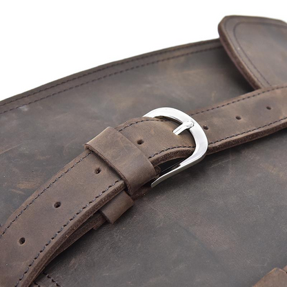 Start2Finish Gustav vintage leather messenger bag with large capacity, featuring a classic design and sturdy leather strap.