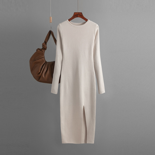 Carmine Juneberry long sleeve knitted backless round neck dress in autumn and winter, featuring a stylish, cozy design.