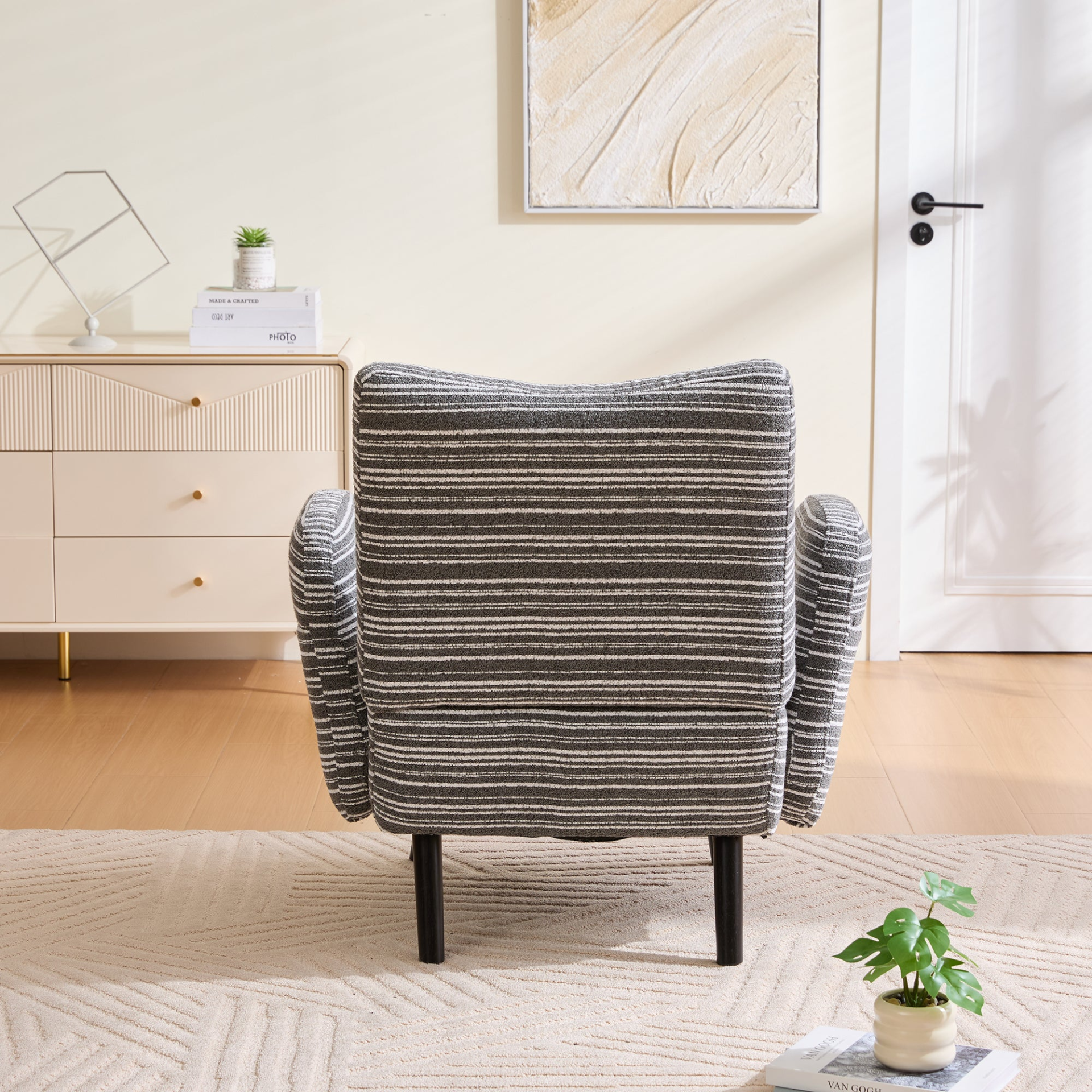Modern armchair with sanded fabric, solid wood legs, and side storage pocket, showcasing a stylish and comfortable design.