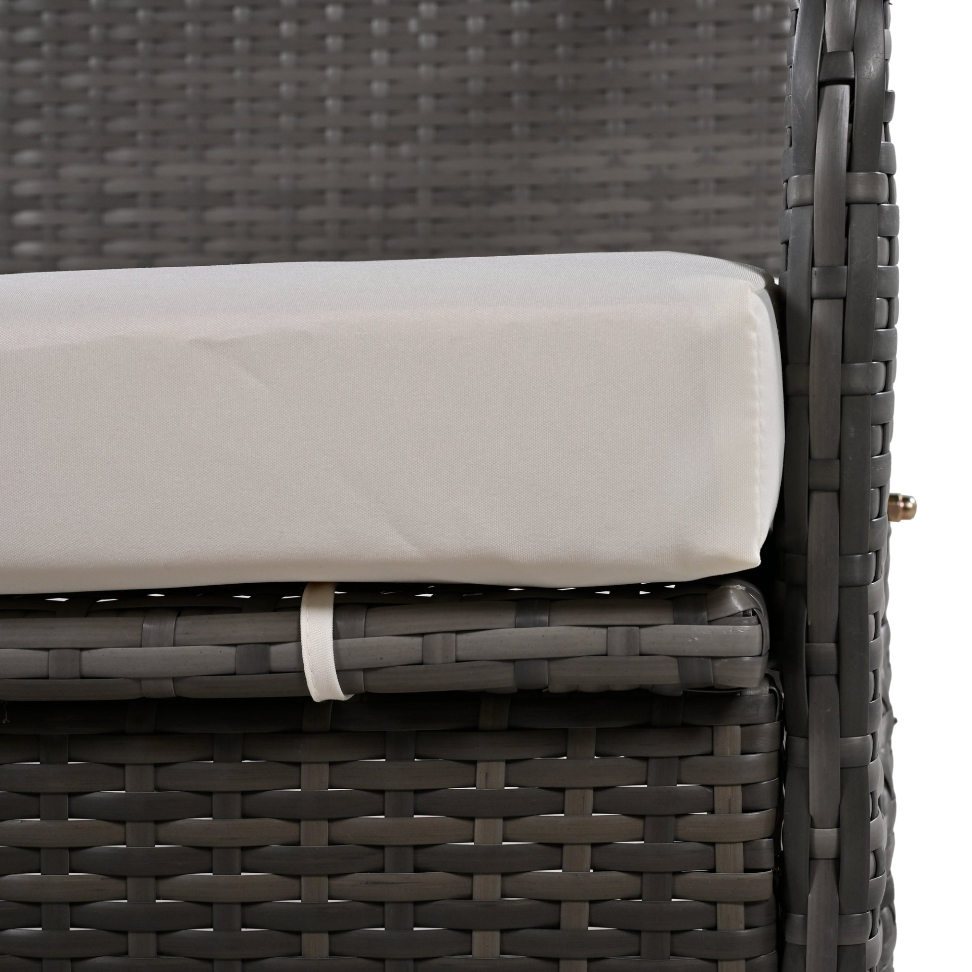 Start2Finish outdoor loveseat convertible to four seats and table, garden furniture ideal for lawns and outdoor gatherings.