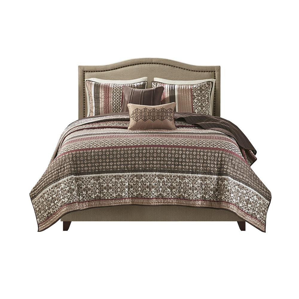 Start2Finish 5-piece Jacquard quilt bedding set with matching throw pillows, featuring intricate woven patterns and soft fabric.