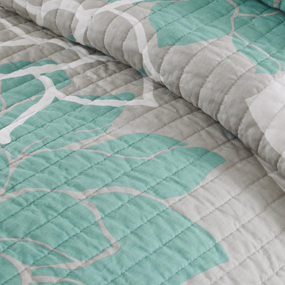 Start2Finish 6-piece printed cotton quilt set with matching throw pillows, featuring colorful floral and geometric patterns on soft fabric.
