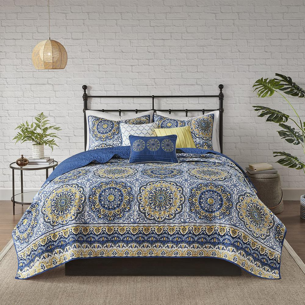 Start2Finish 6-piece reversible quilt bedding set with decorative throw pillows, featuring a stylish and cozy design.