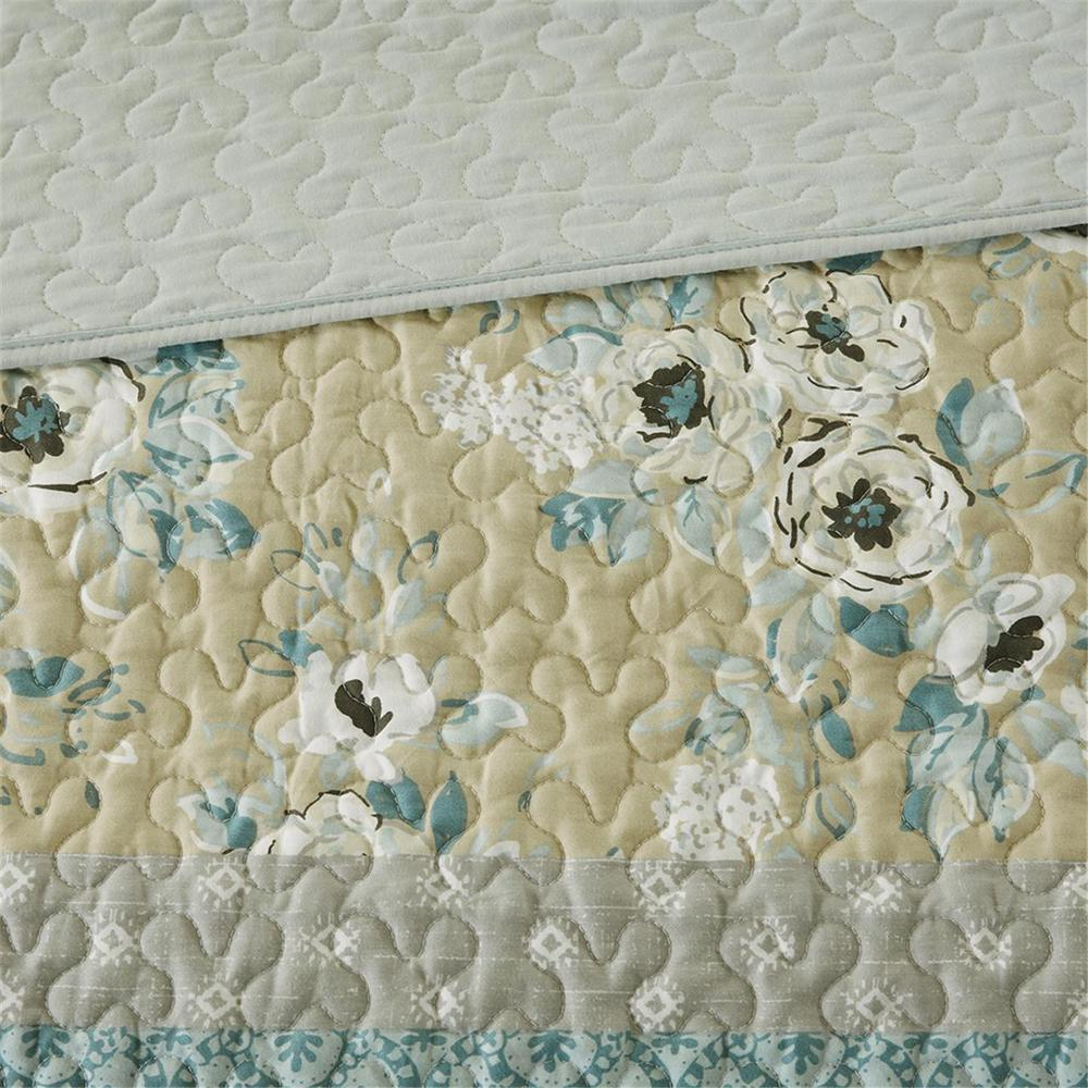 Start2Finish 6-piece cotton quilt set with matching throw pillows, featuring a cozy, patterned bedding ensemble.